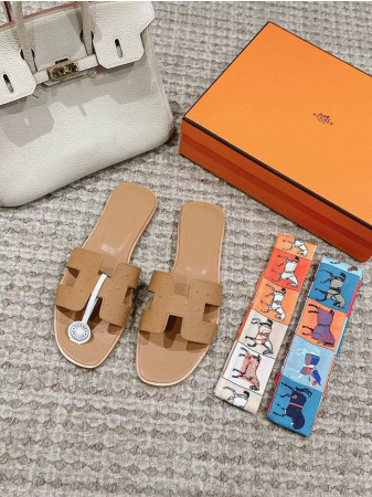 UA Hermès Oran sandal