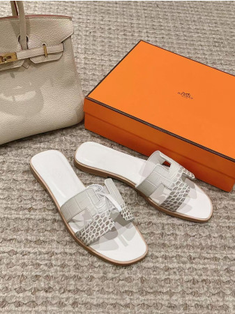 UA Hermès Oran sandal