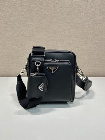 Pra*a leather bag 16x18.5x5cm