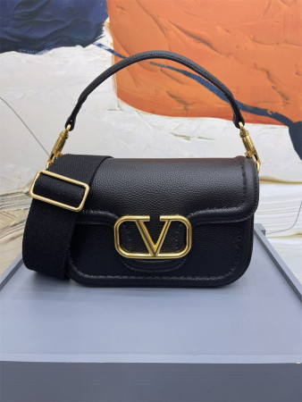 VALENTINO GARAVANI ALLTIME GRAINY CALFSKIN SHOULDER BAG BLACK 23.5x18X8cm