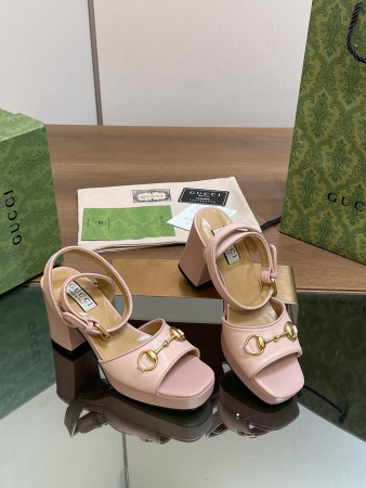 ua G*u*i horsebit platform sandal