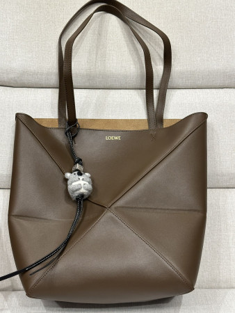 L0ew* medium puzzle fold tote in shiny calfskin 25.5x14.5x31.5cm