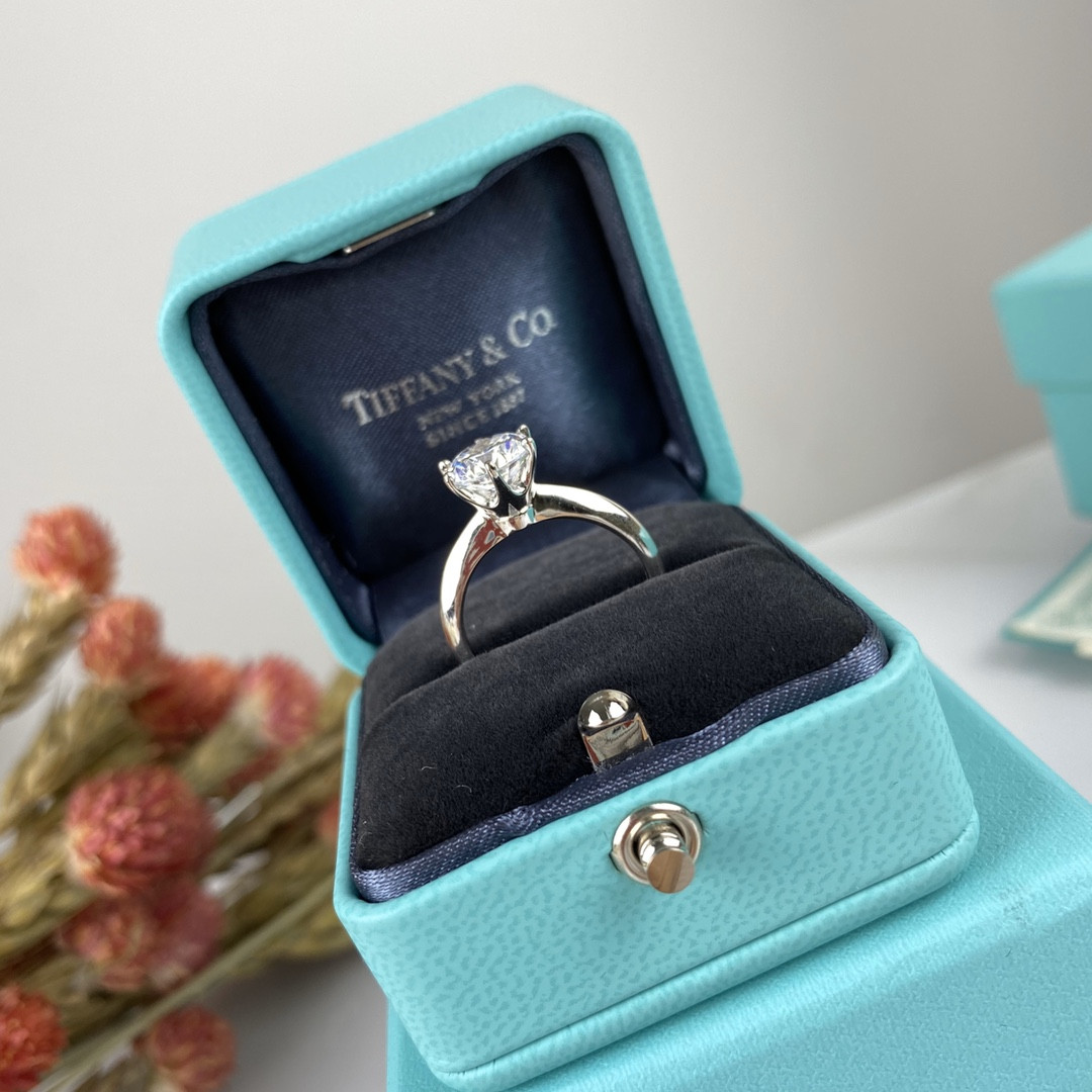 t*f*ny & co. six-prong ring high-carbon Di*m*nd ag925