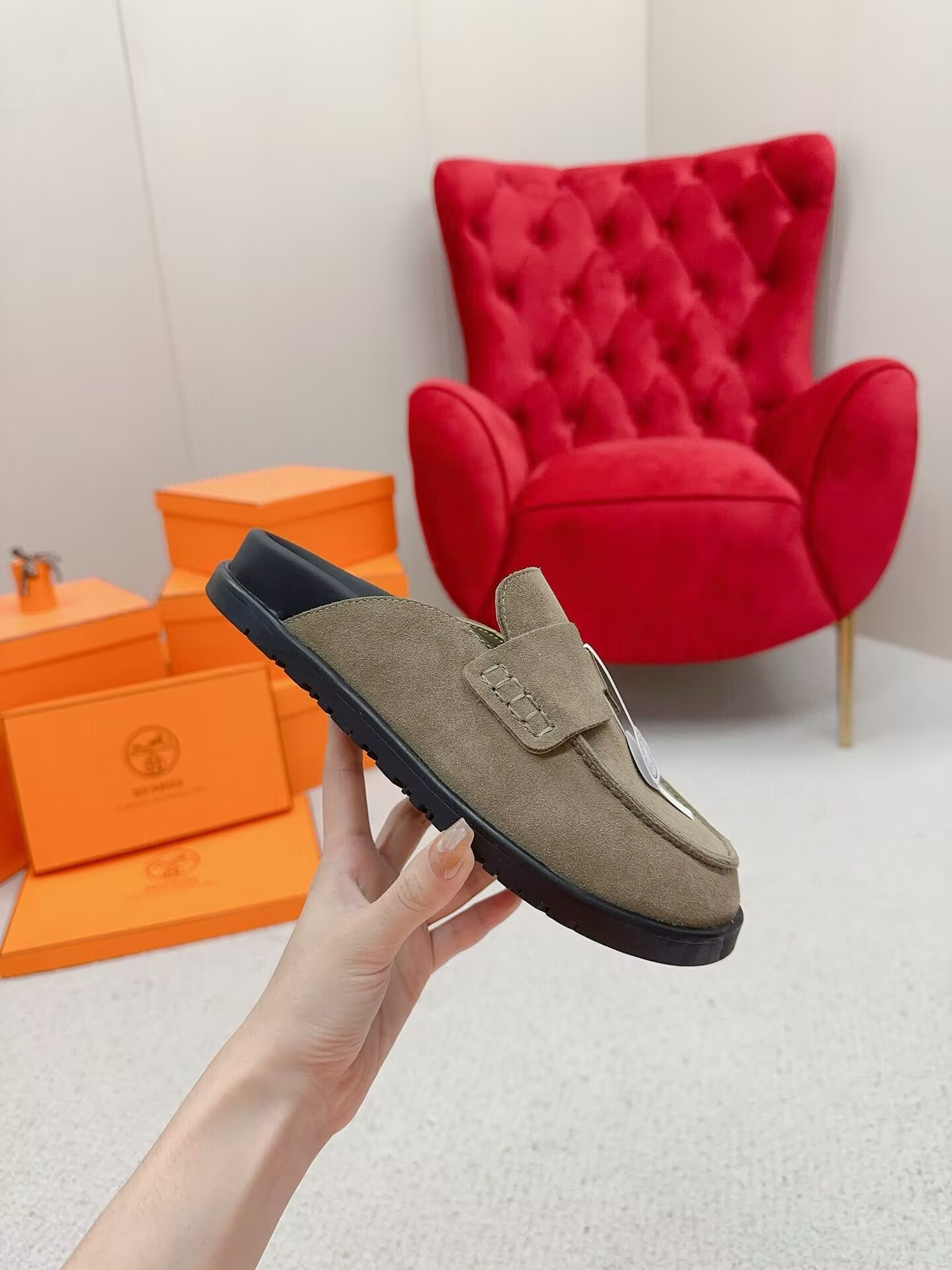 UA Hermès slippers