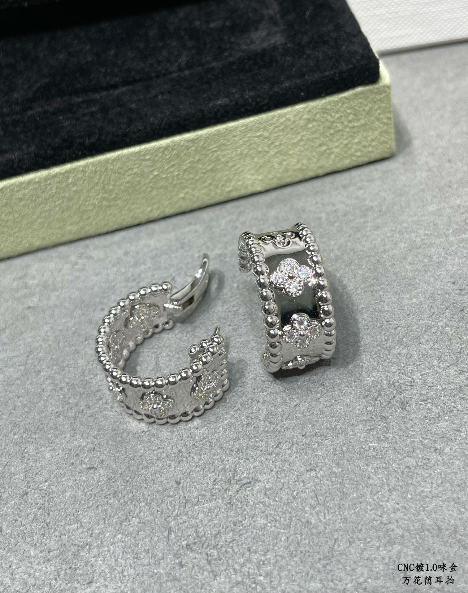V*N CL*F & arpels kaleidoscope earrings