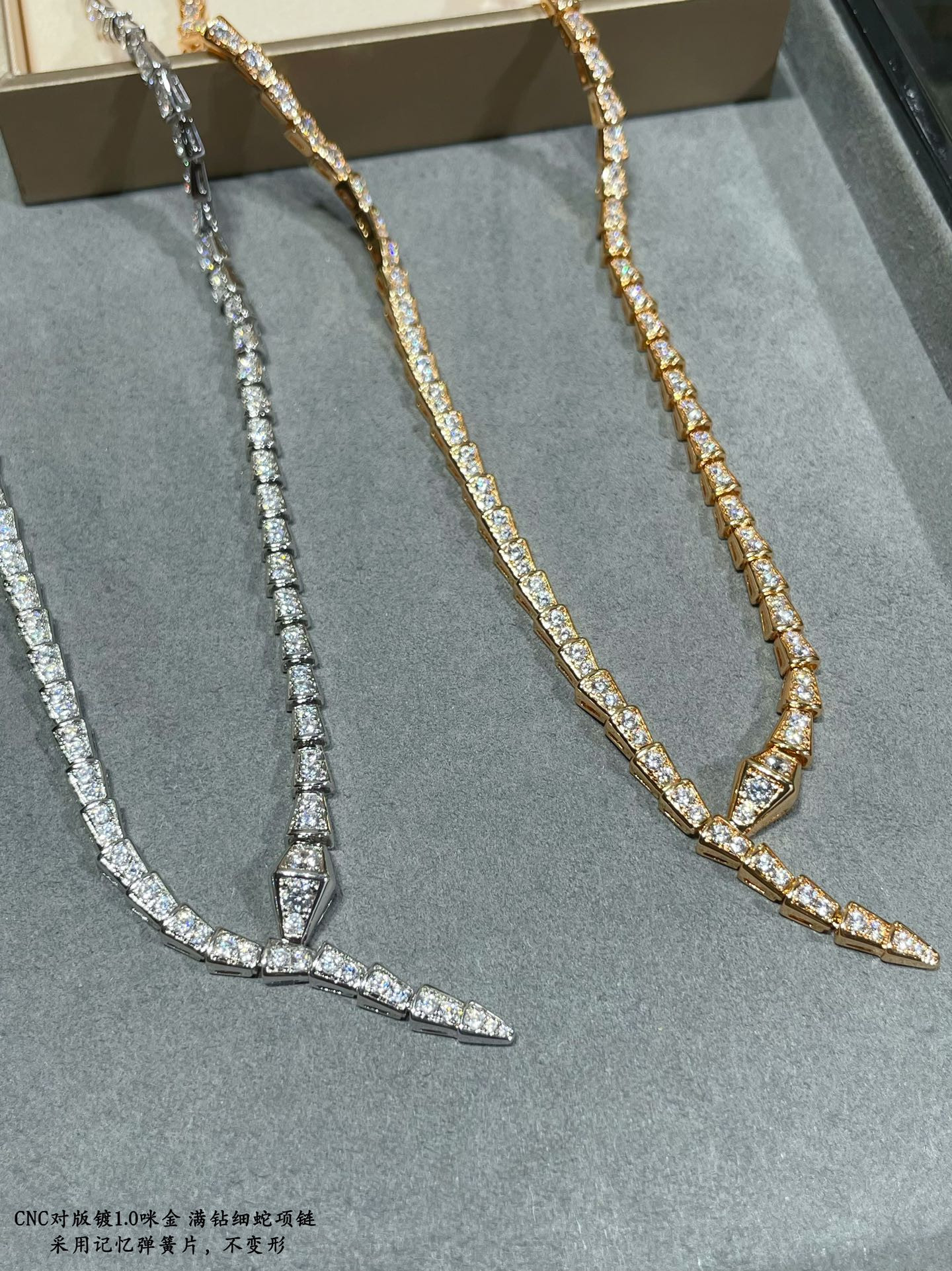 b*l*ai full of Di*m*nd snake necklace