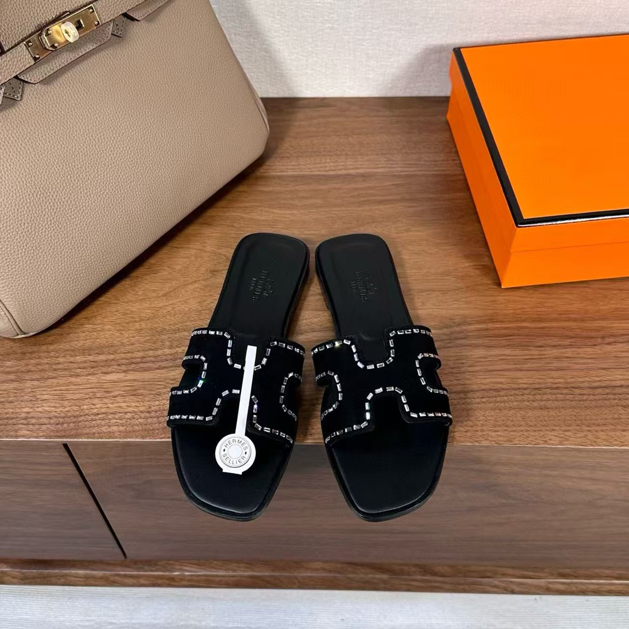 UA Hermès Oran sandal
