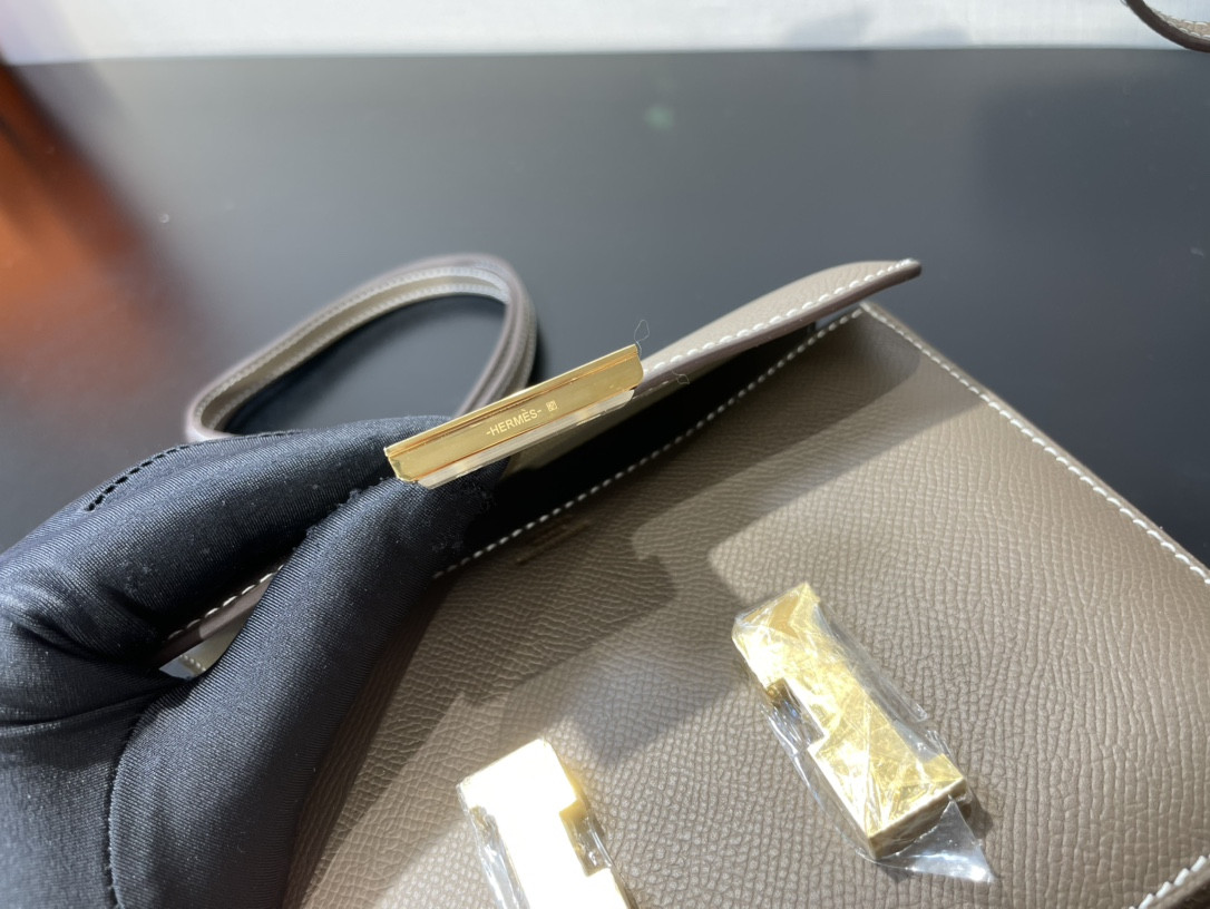 Hermès Constance 19 Epsom Gold Hardware 7.25" x 6.25" x 2.25"