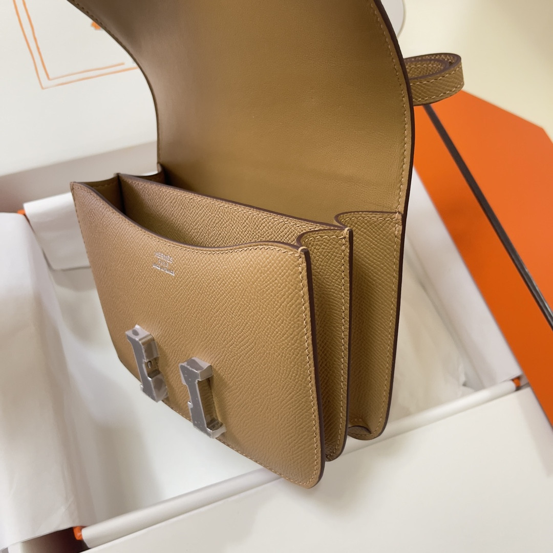 Hermès Constance 19 Epsom Silver Hardware 7.25" x 6.25" x 2.25"