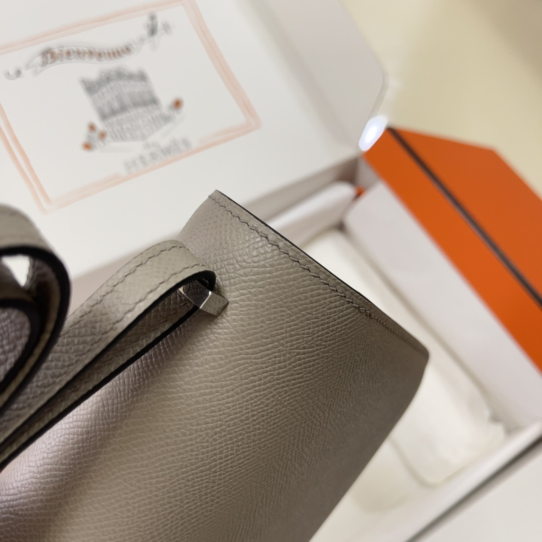Hermès Constance 19 Epsom Silver Hardware 7.25" x 6.25" x 2.25"