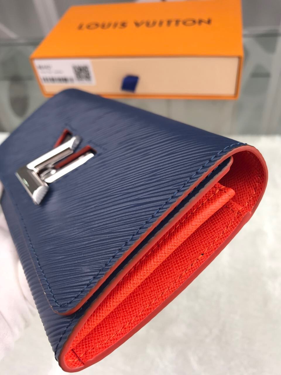 TWIST WALLET M64401