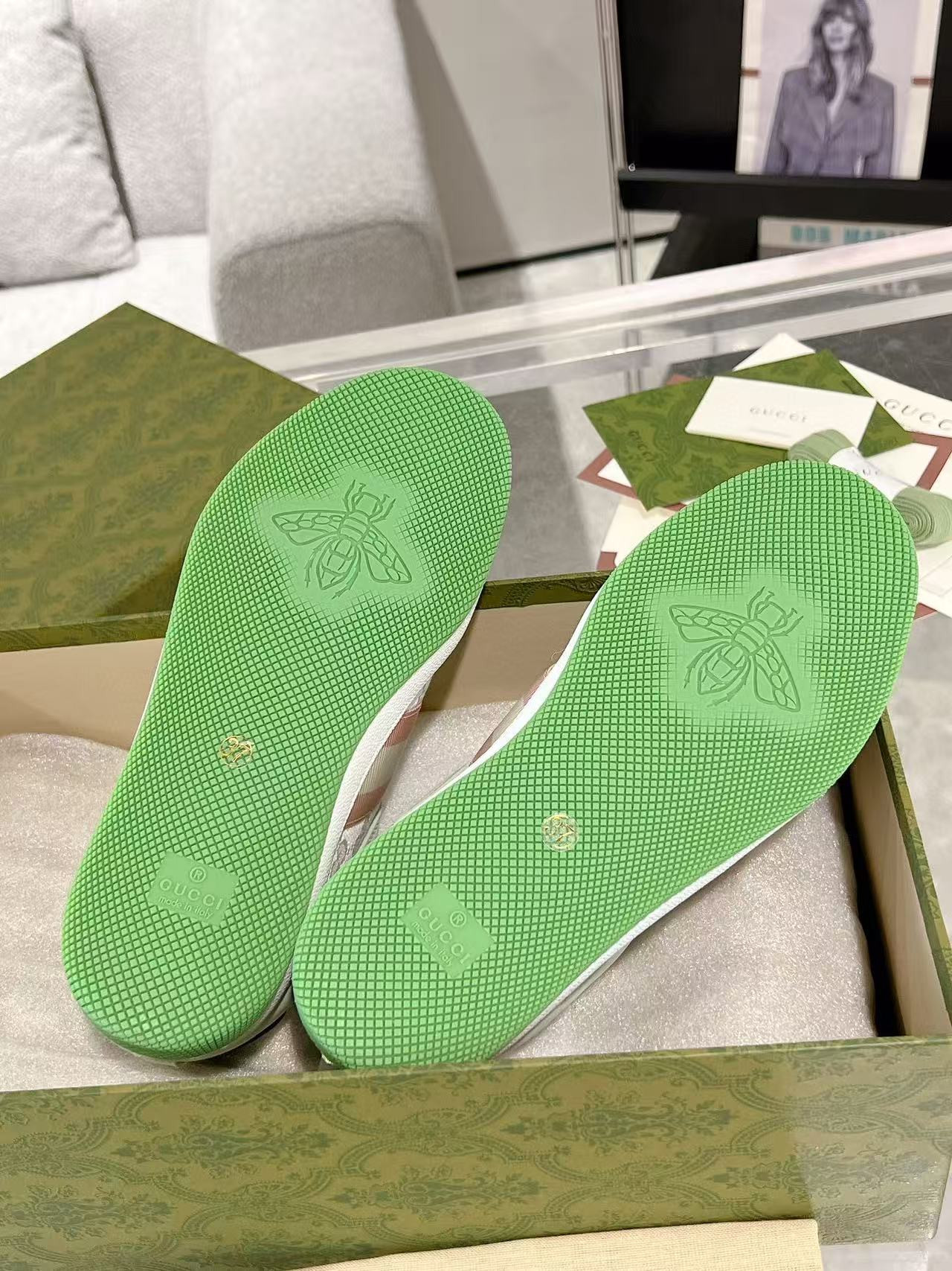 ua G*u*i sneakers