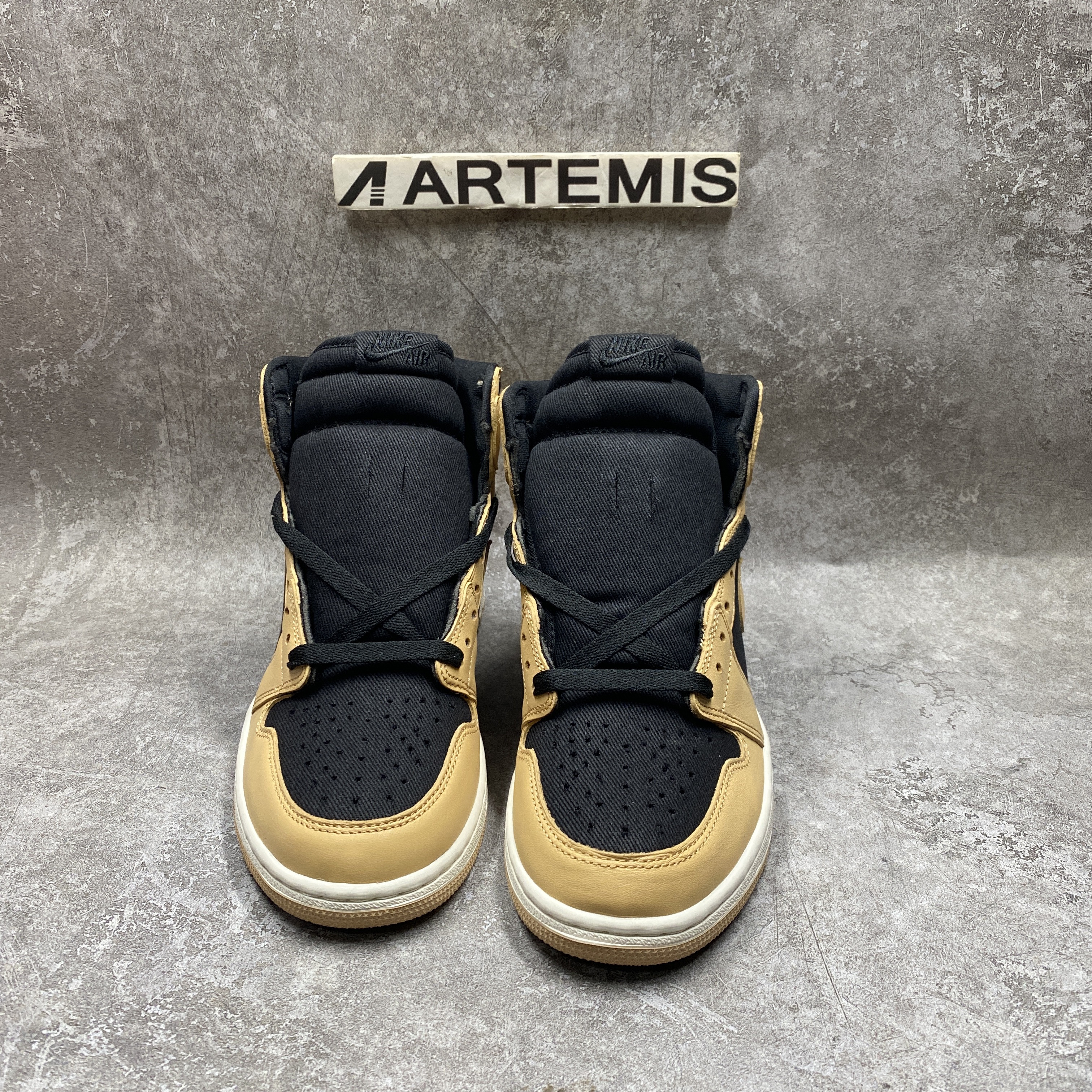 Air Jordan 1 Retro High OG Heirloom