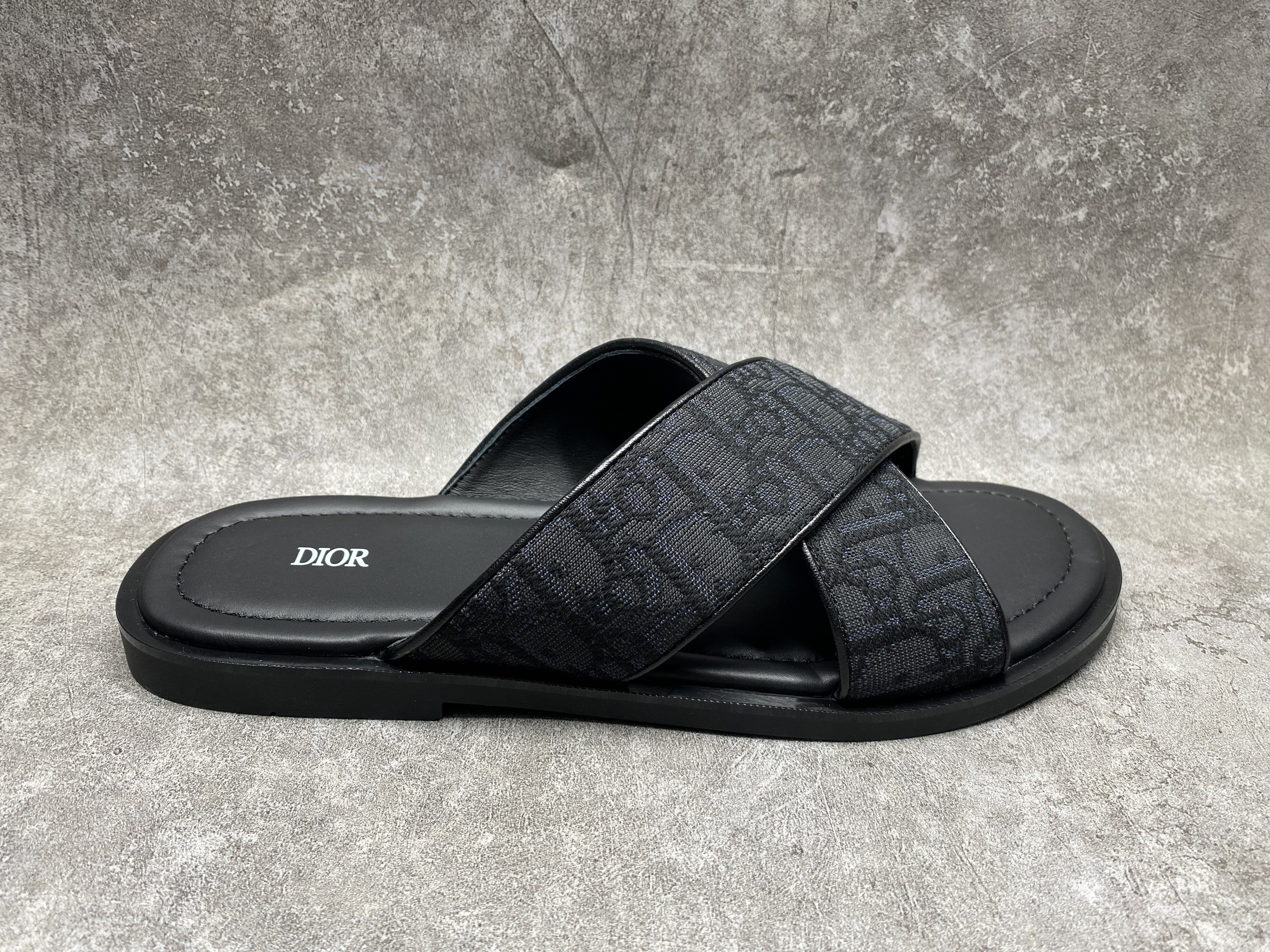 ua D*or alias sandal