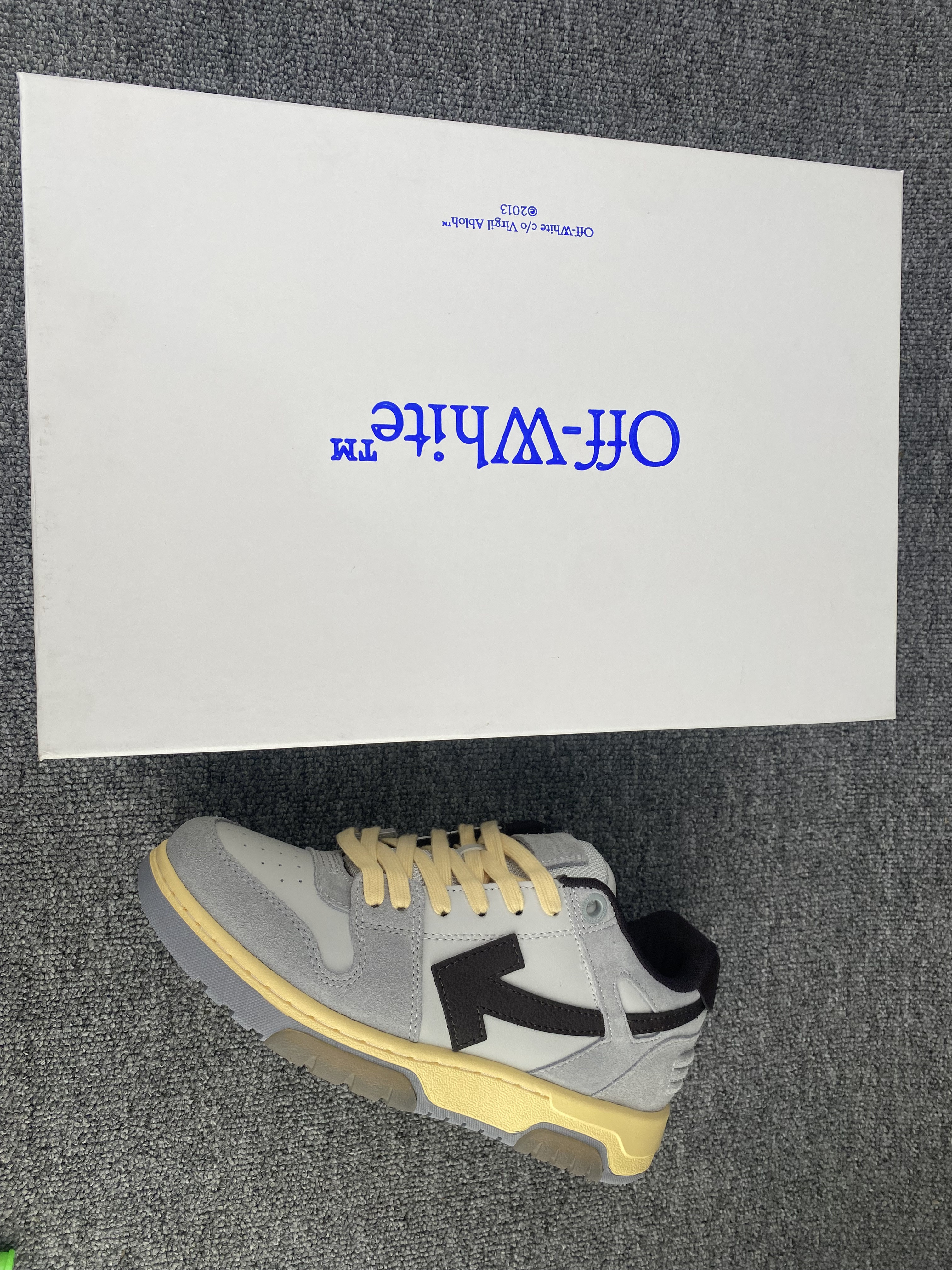 UA OFF-WHITE OUT OF OFFICE LOW