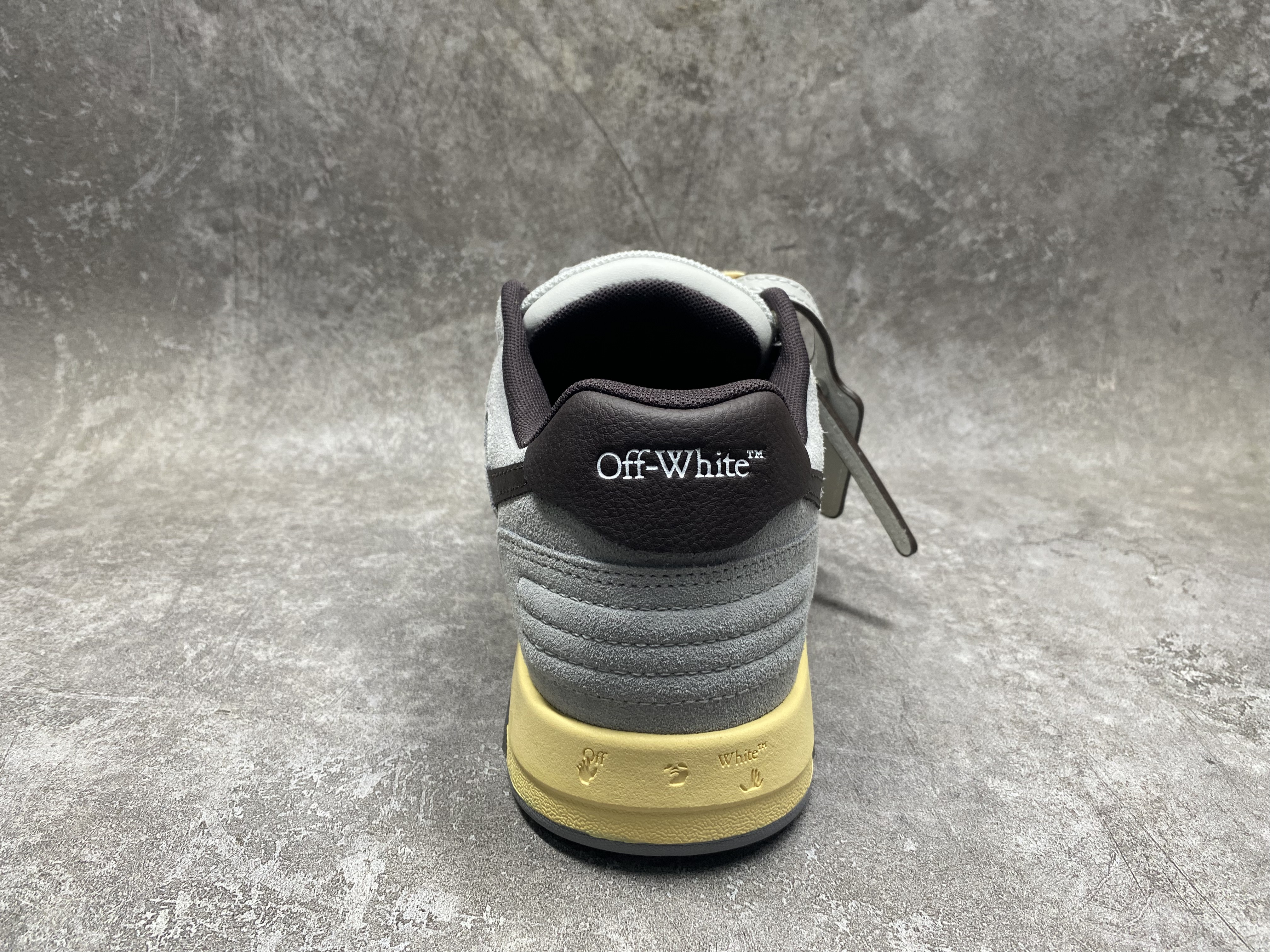 UA OFF-WHITE OUT OF OFFICE LOW