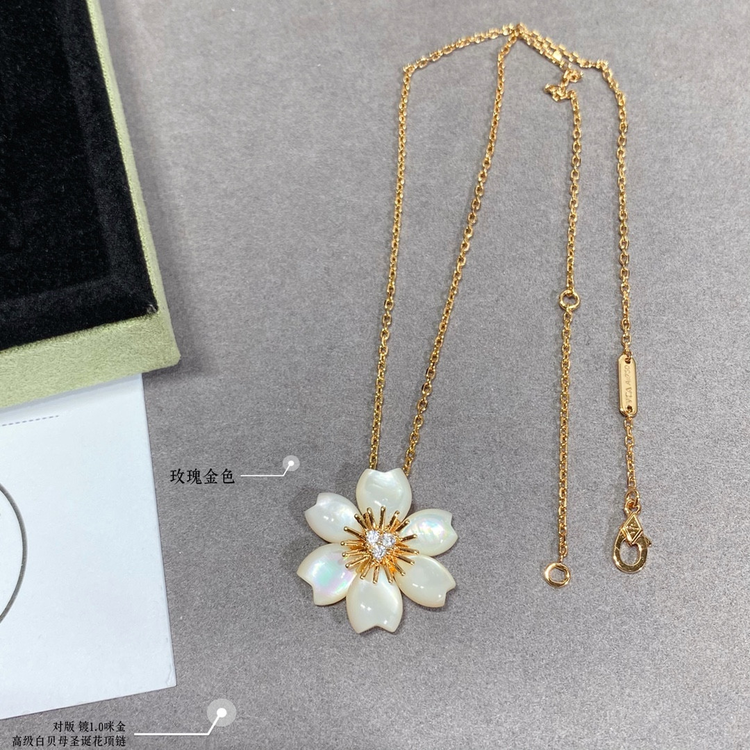 V*N CL*F & arpels premium white fritillary christmas flower necklace