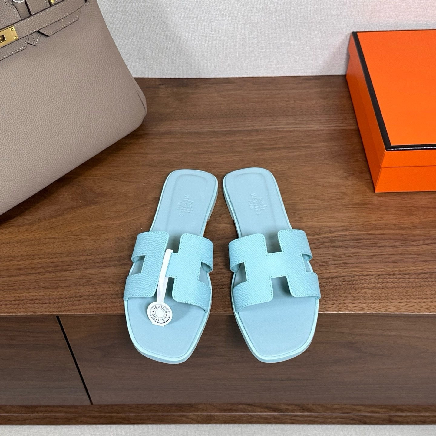 UA Hermès Oran sandal