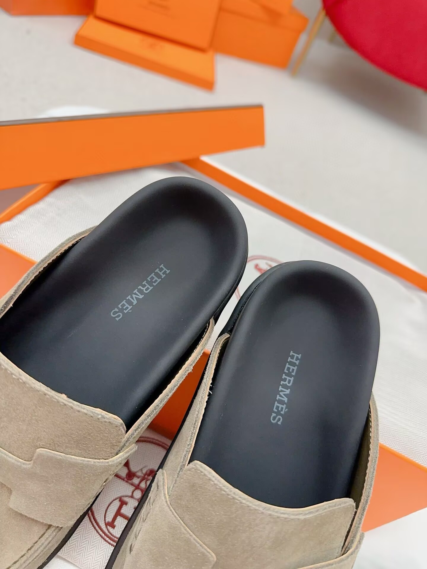 UA Hermès slippers