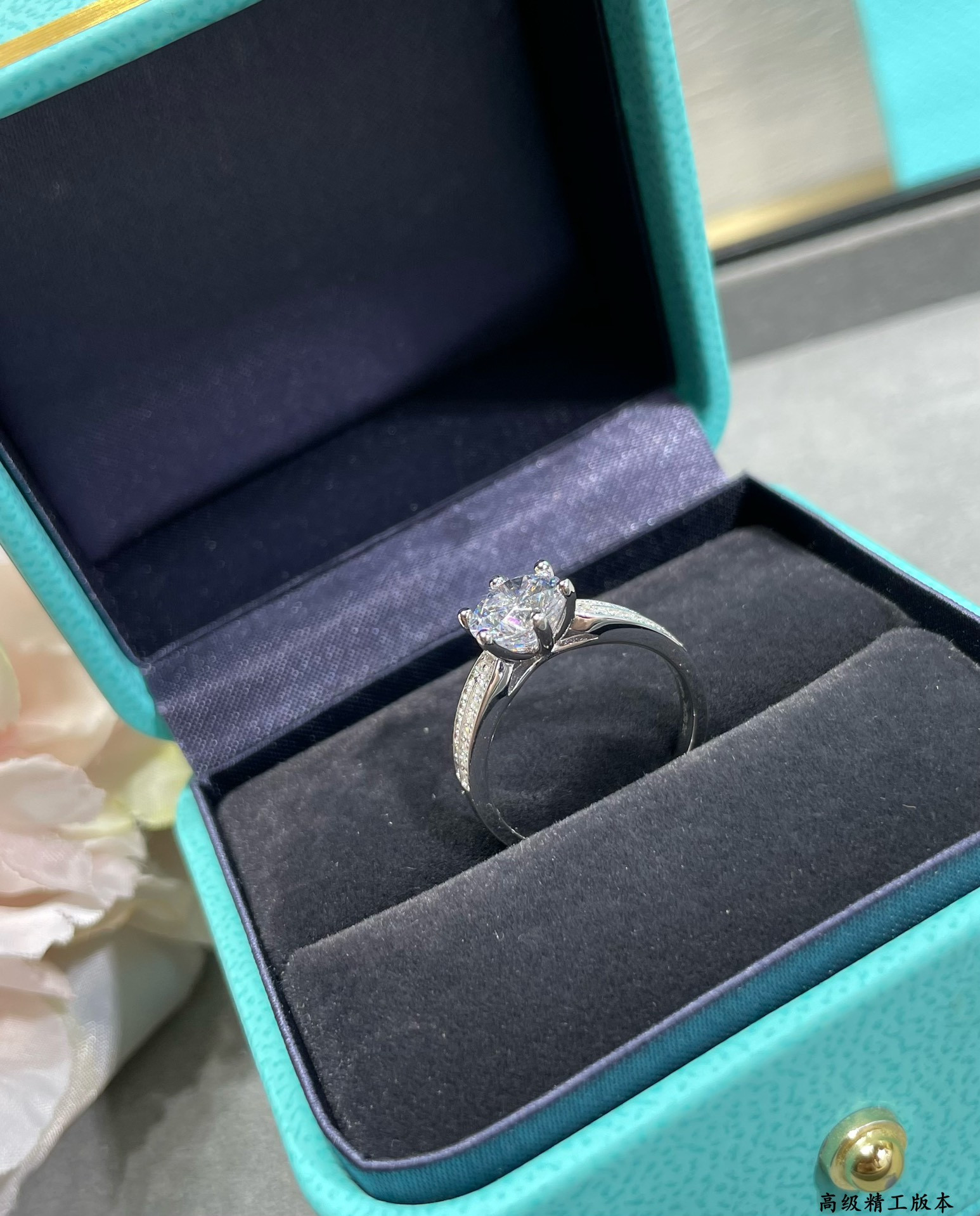 t*f*ny & co. setting 2 carat Di*m*nd ring with star motif ag925