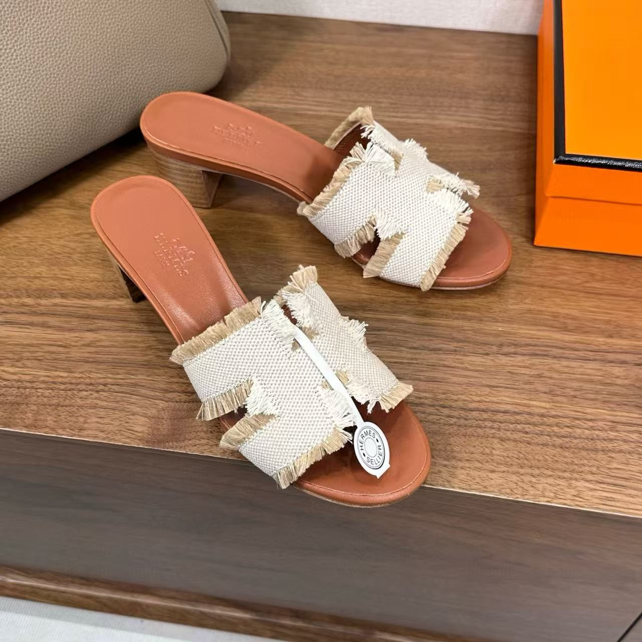 UA Hermès Oasis Sandal