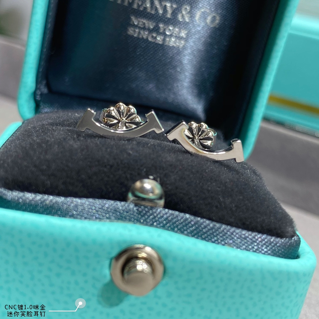 T*f*ny & co. mini smile smooth stud earrings