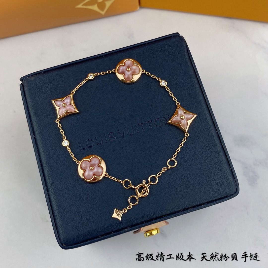 l0*is V*t0n four-flower natural pink shell bracelet