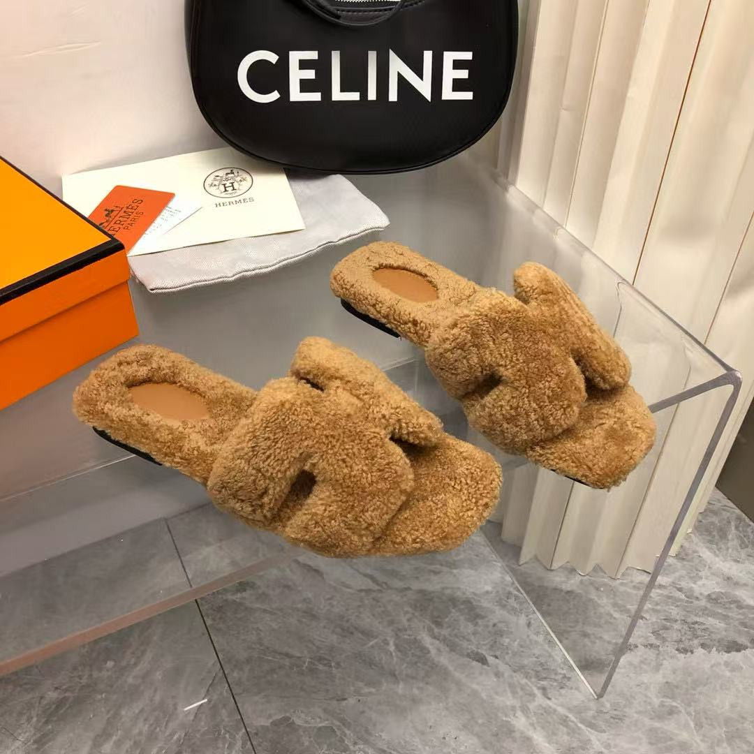 UA Hermès Oran sandal
