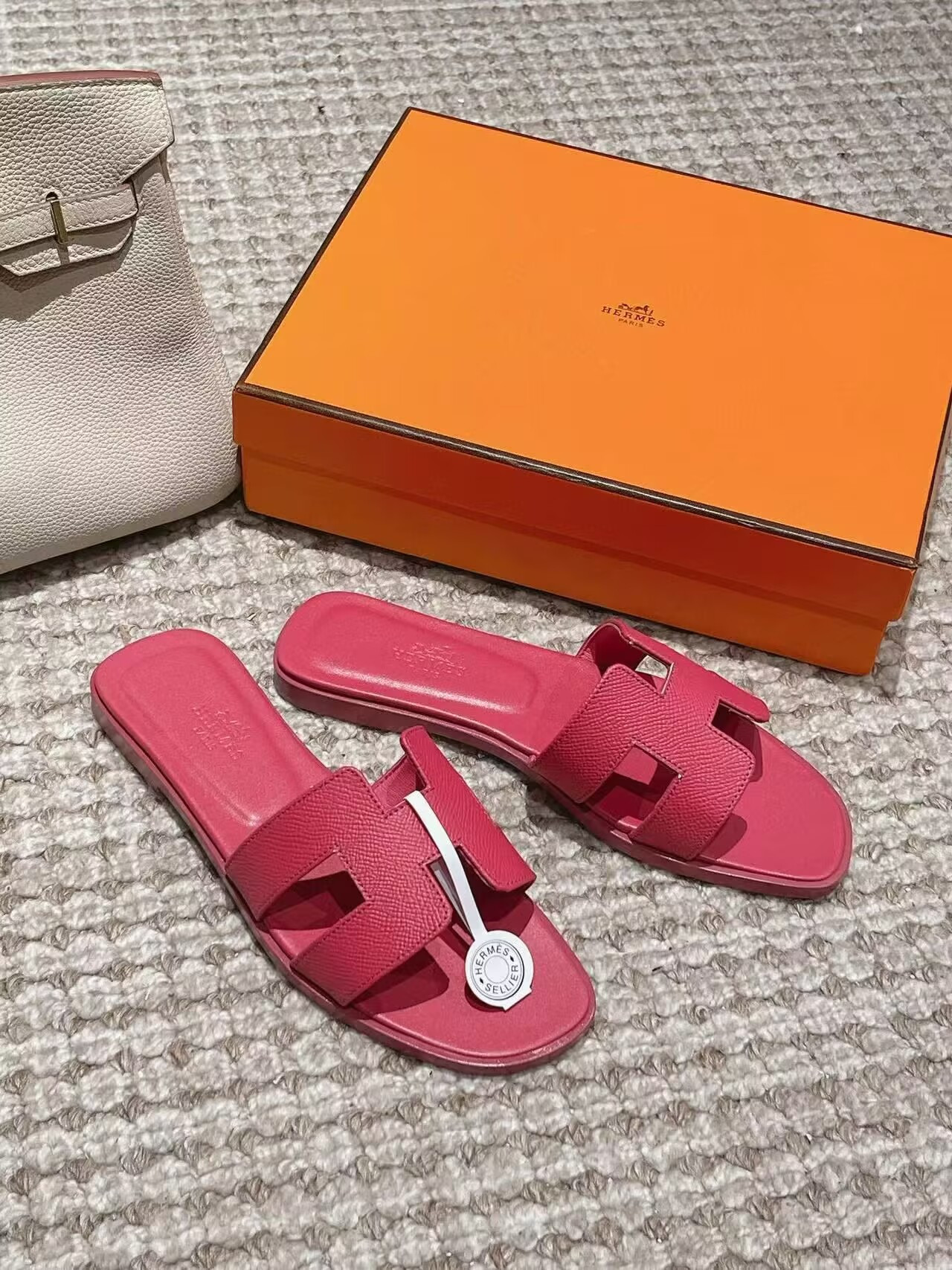 UA Hermès Oran sandal