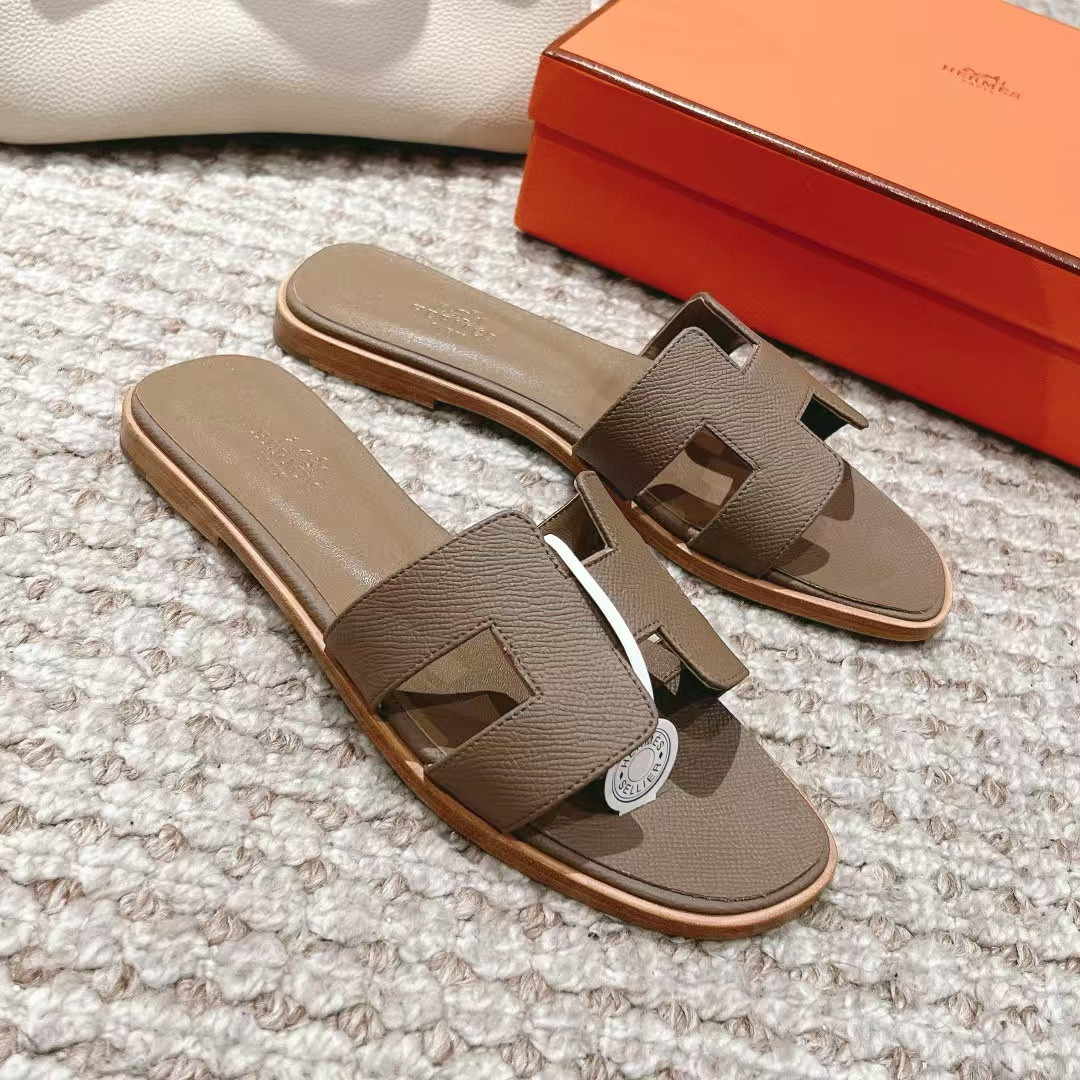 UA Hermès Oran sandal