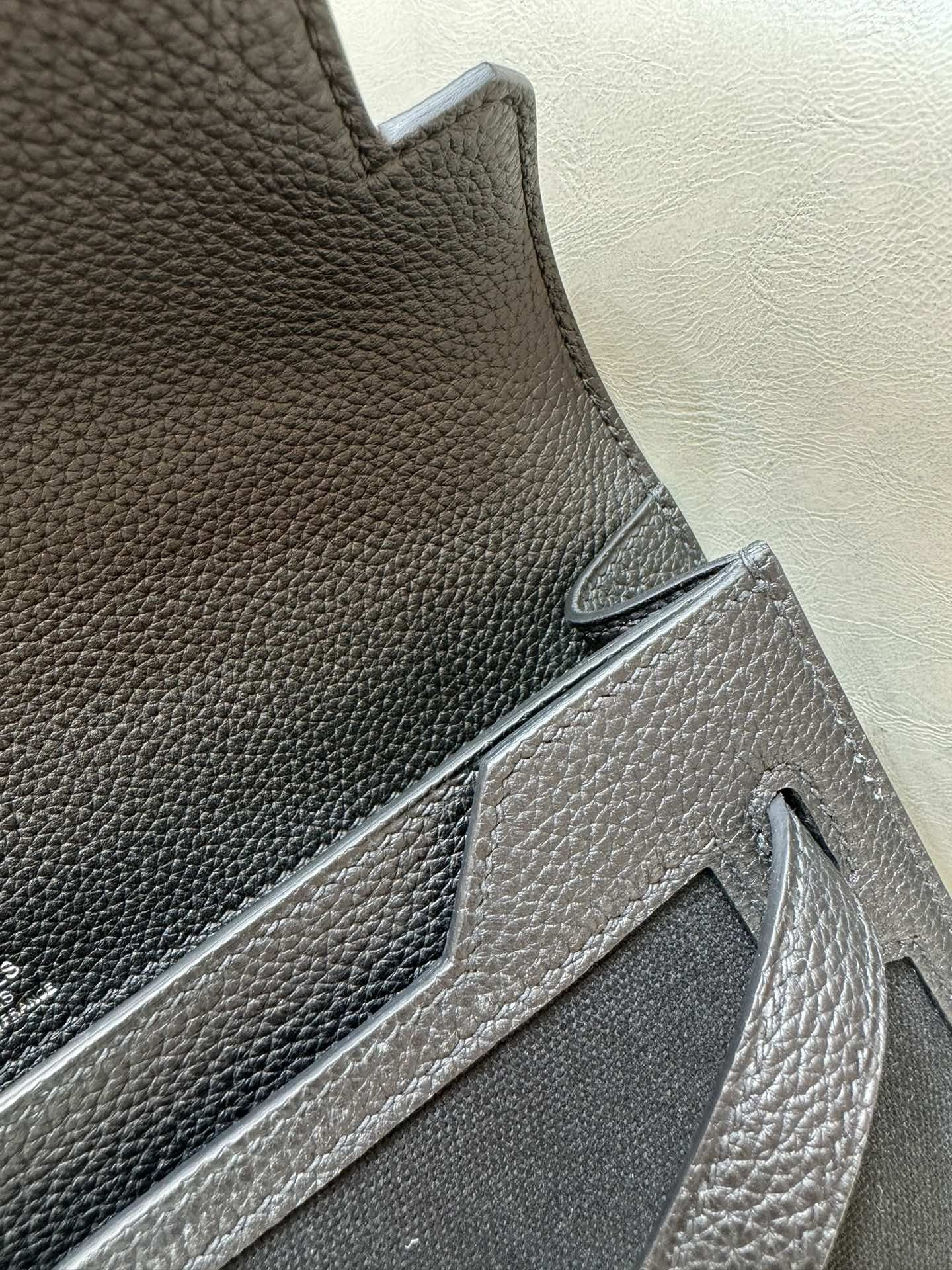 Hermès Kelly Depeches 25x18.5x4.5cm