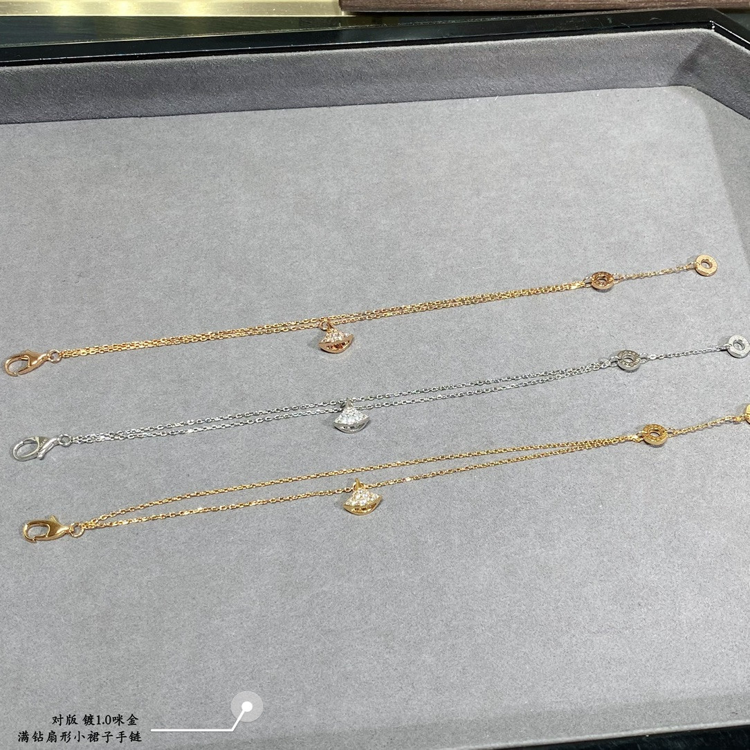 b*l*ai Di*m*nd fan-shaped mini skirt bracelet