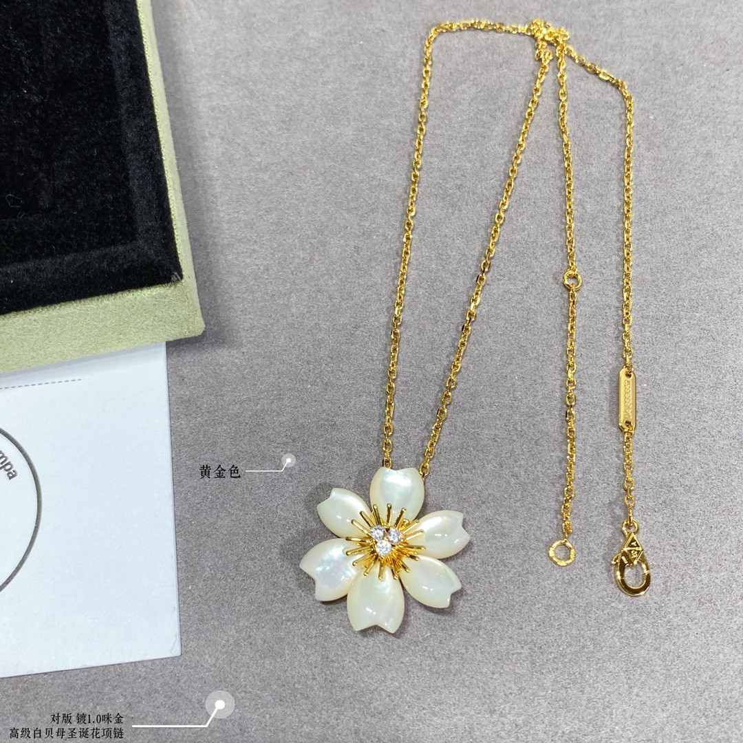 V*N CL*F & arpels premium white fritillary christmas flower necklace