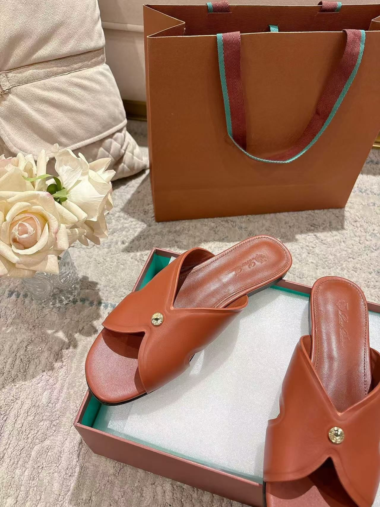 ua L**o p*ana vera sandal
