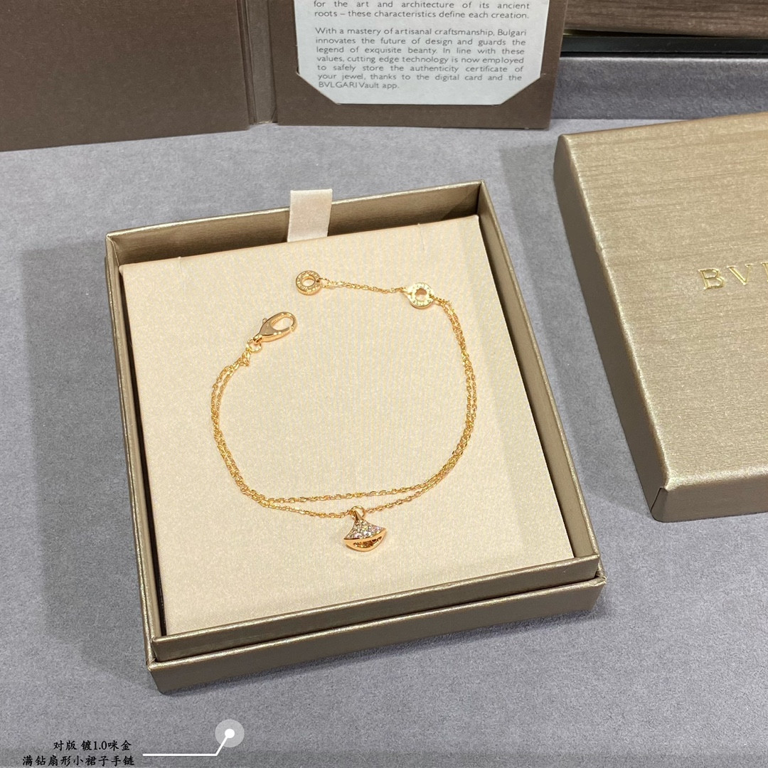 b*l*ai Di*m*nd fan-shaped mini skirt bracelet