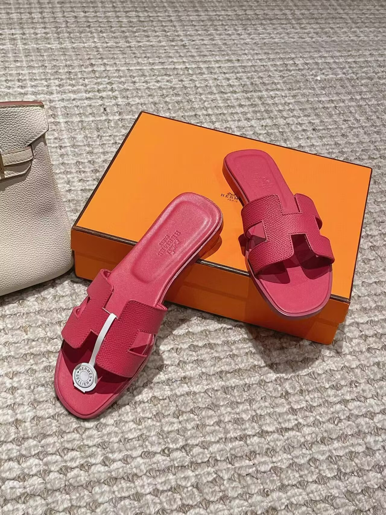 UA Hermès Oran sandal