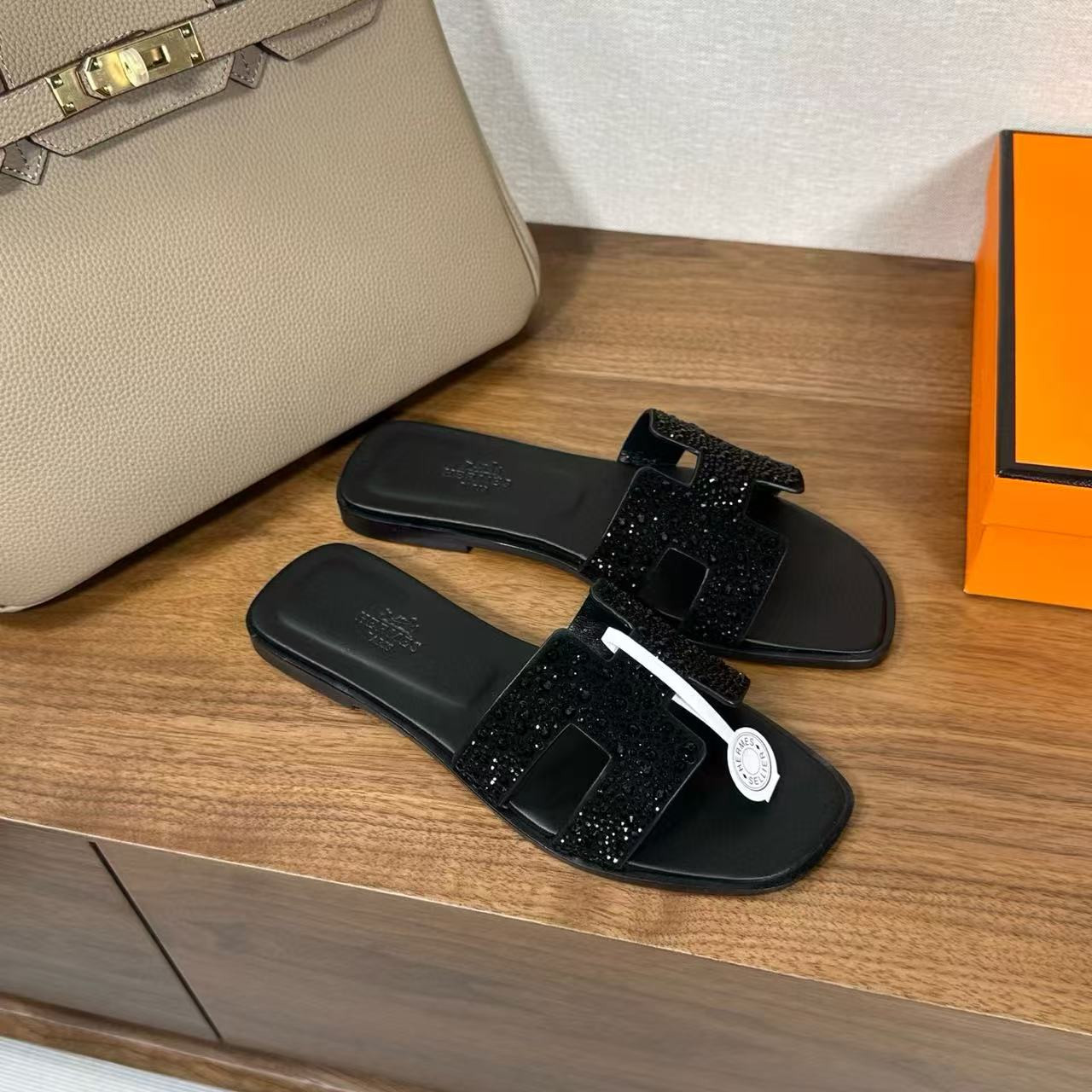 UA Hermès Oran sandal