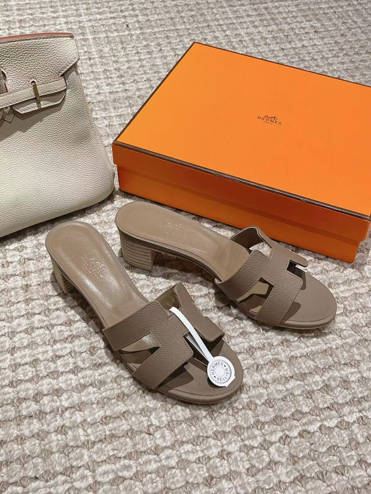 UA Hermès Oasis sandal