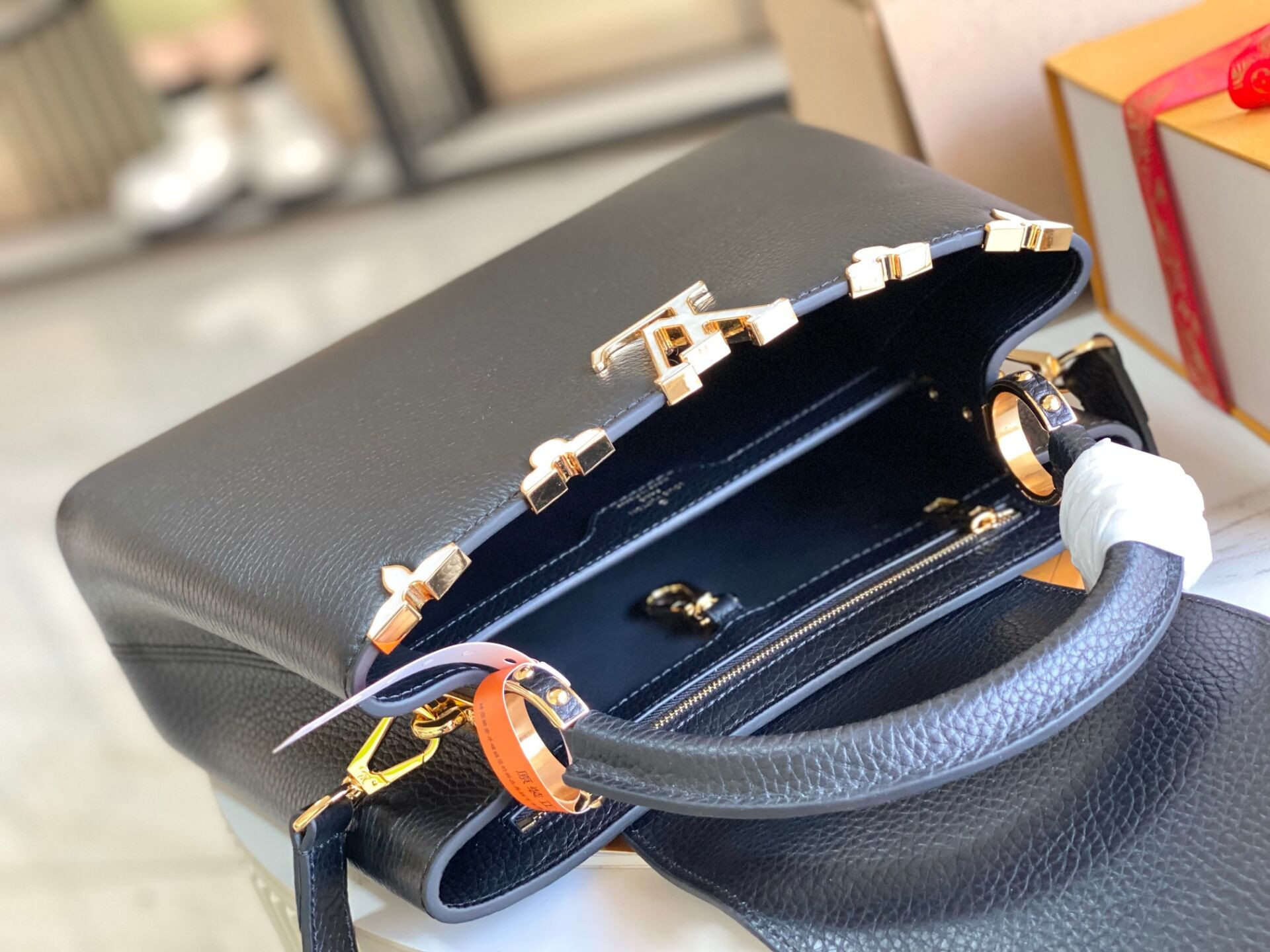 LV Capucines Medium M23263 30x20x11cm