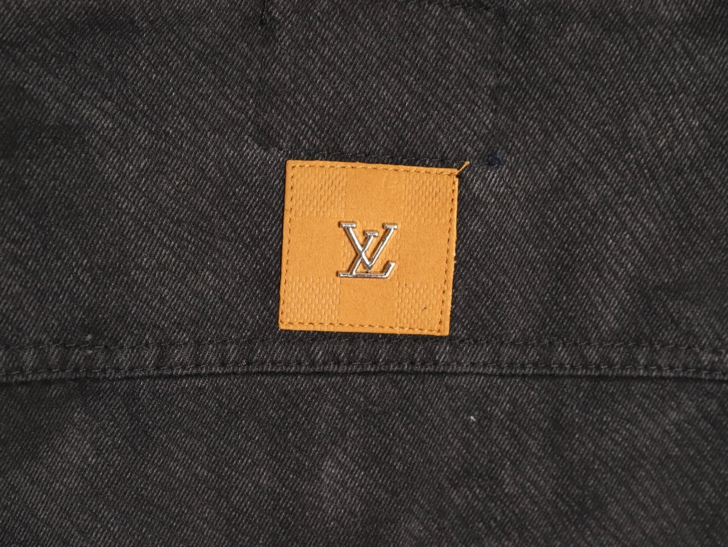 l0*is V*t0n denim jacket