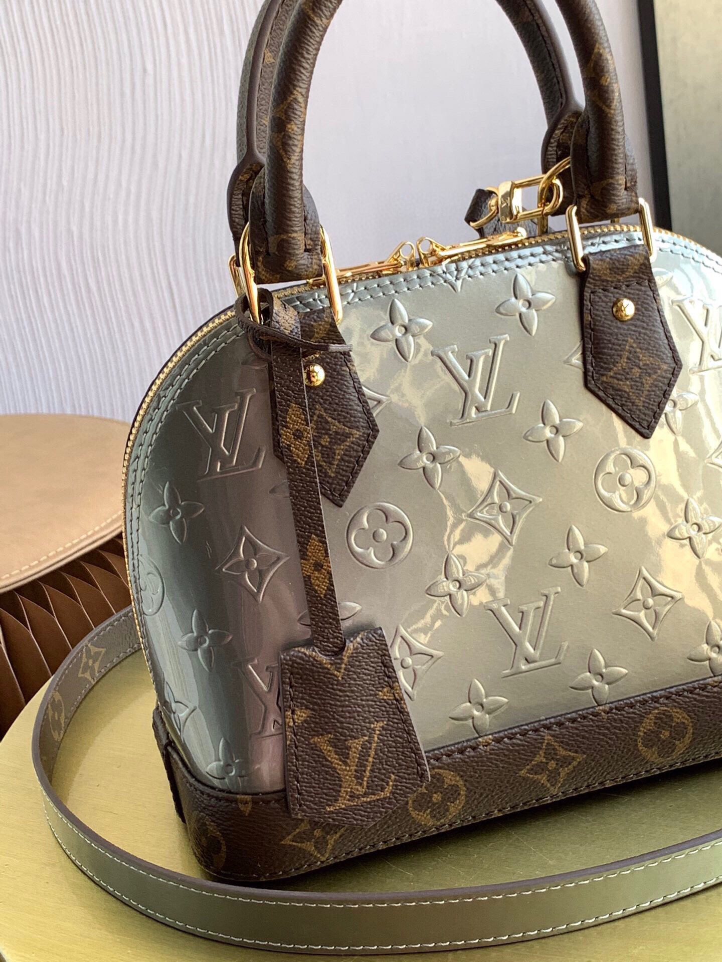 LV ALMA BB M90584