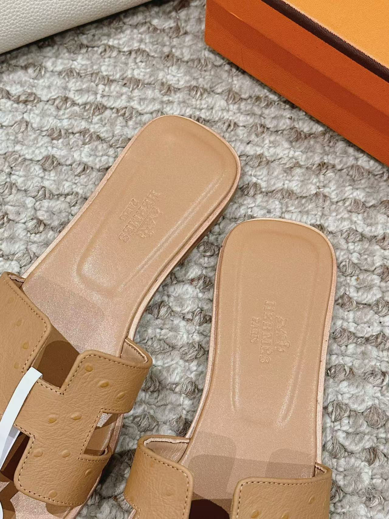 UA Hermès Oran sandal