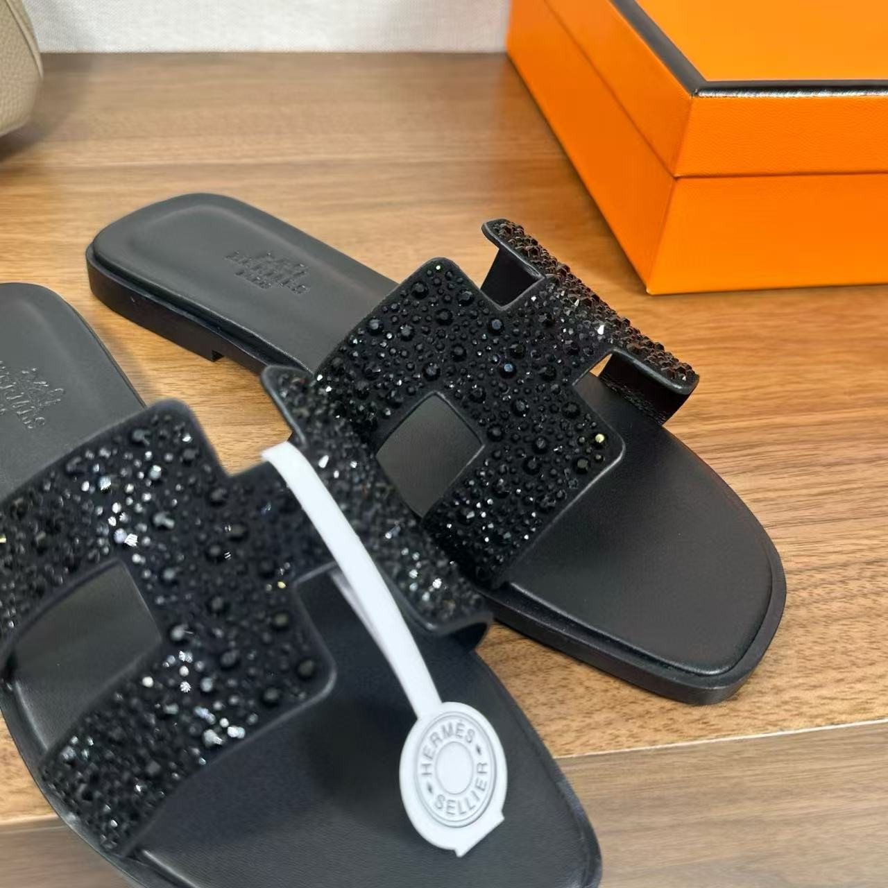 UA Hermès Oran sandal