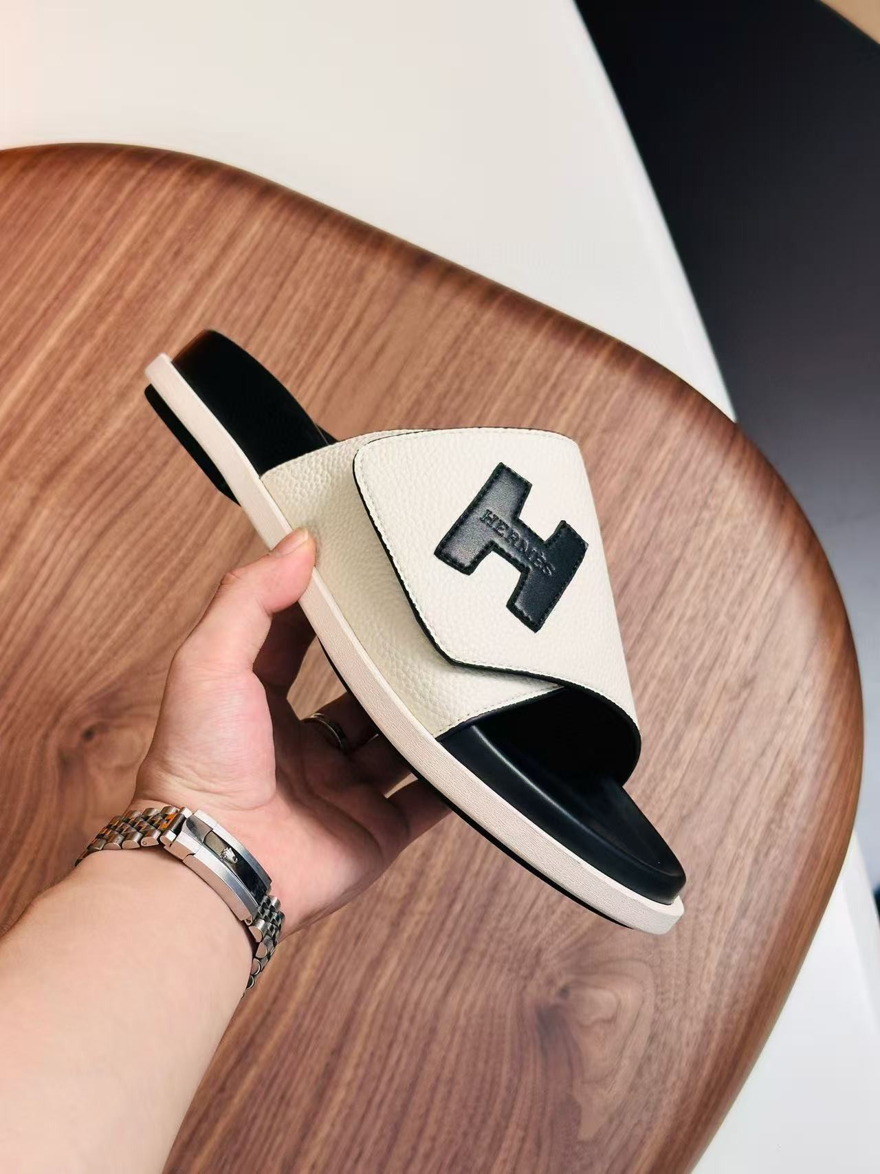 UA Hermès Sandals