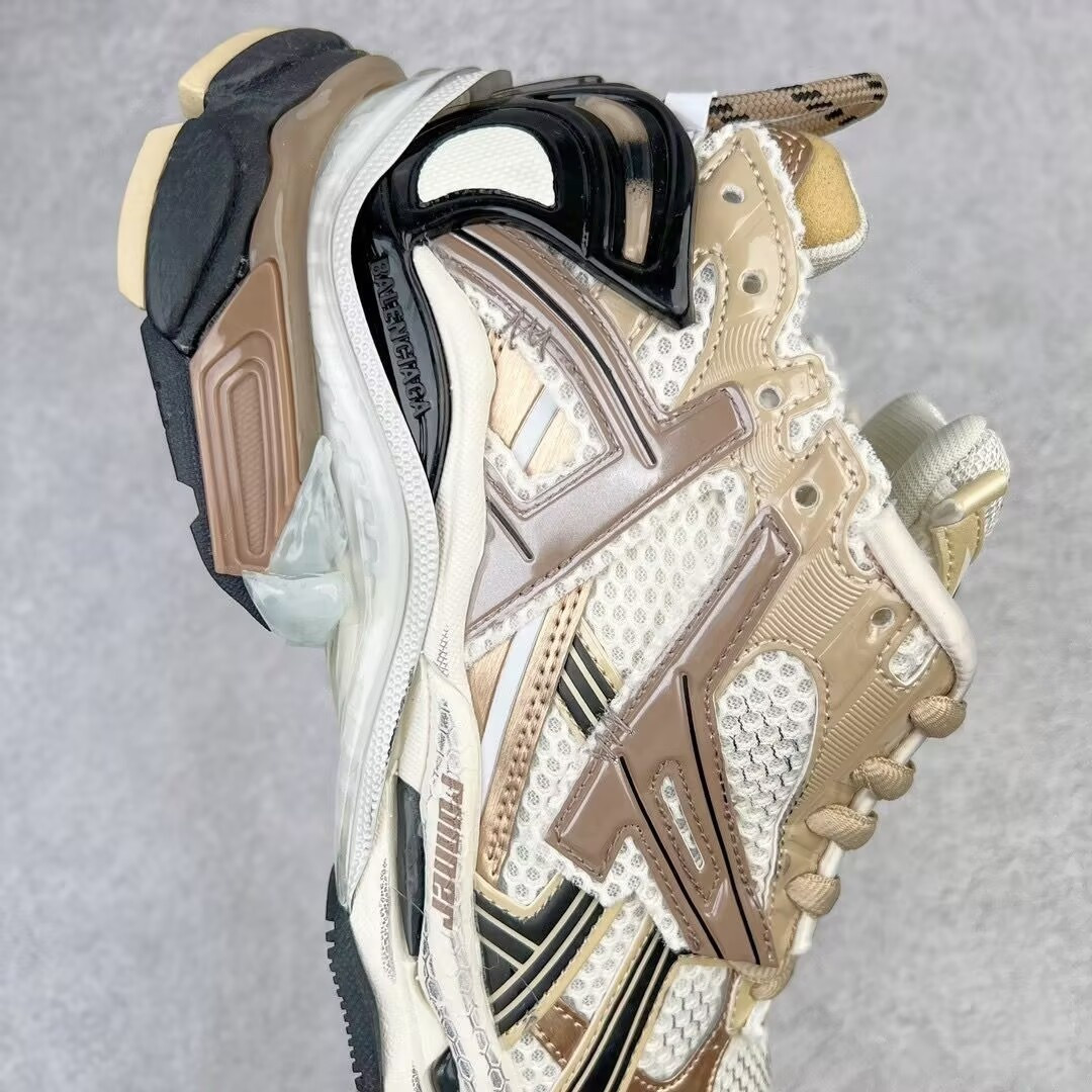 ua Ba*len*cia*ga runner sneaker