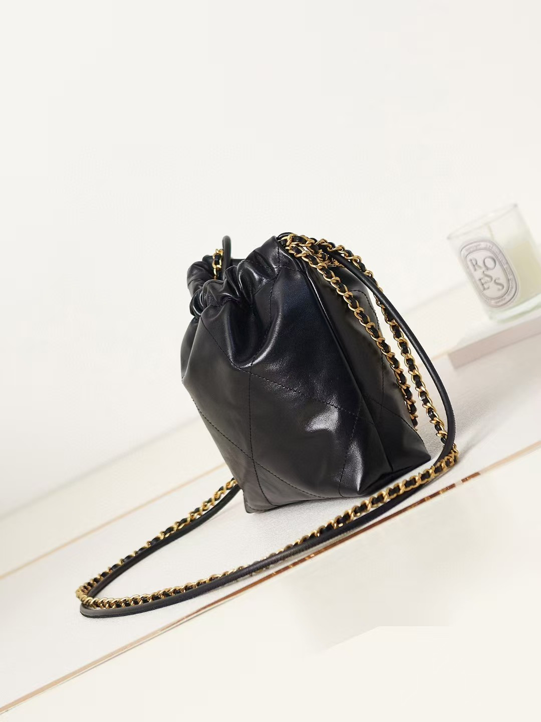 Ch*el 22 mini handbag shiny calfskin black 20 × 19 × 6 cm