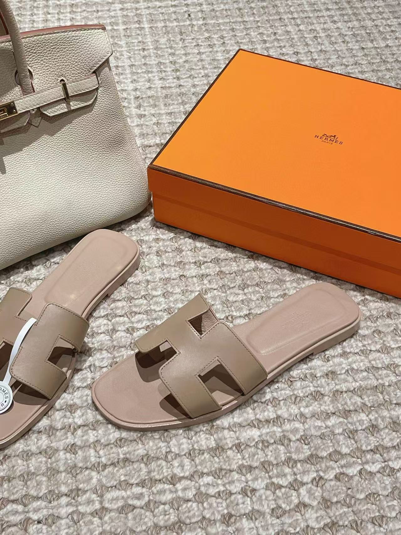 UA Hermès Oran sandal