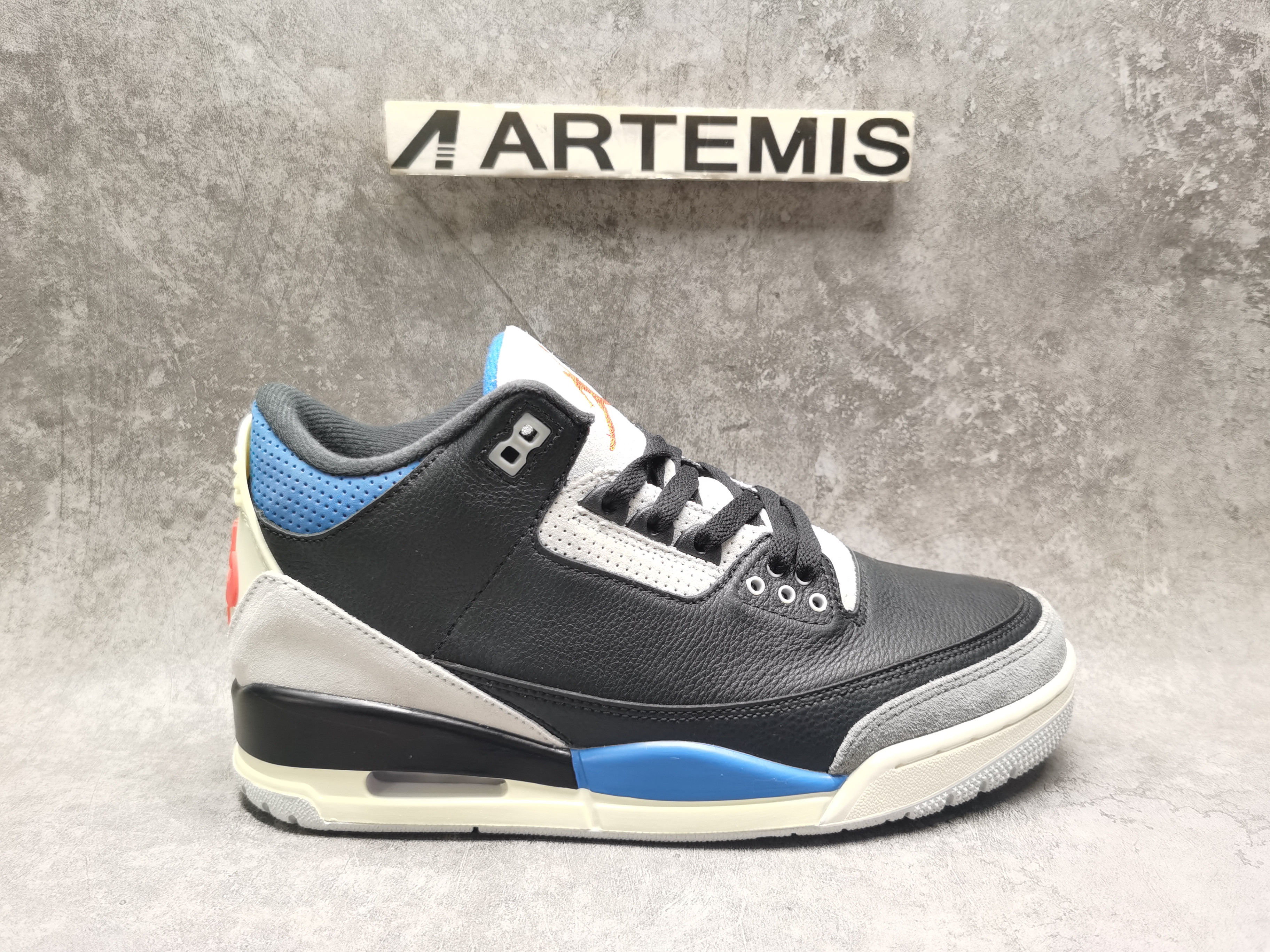 UA Jordan 3 Retro OG