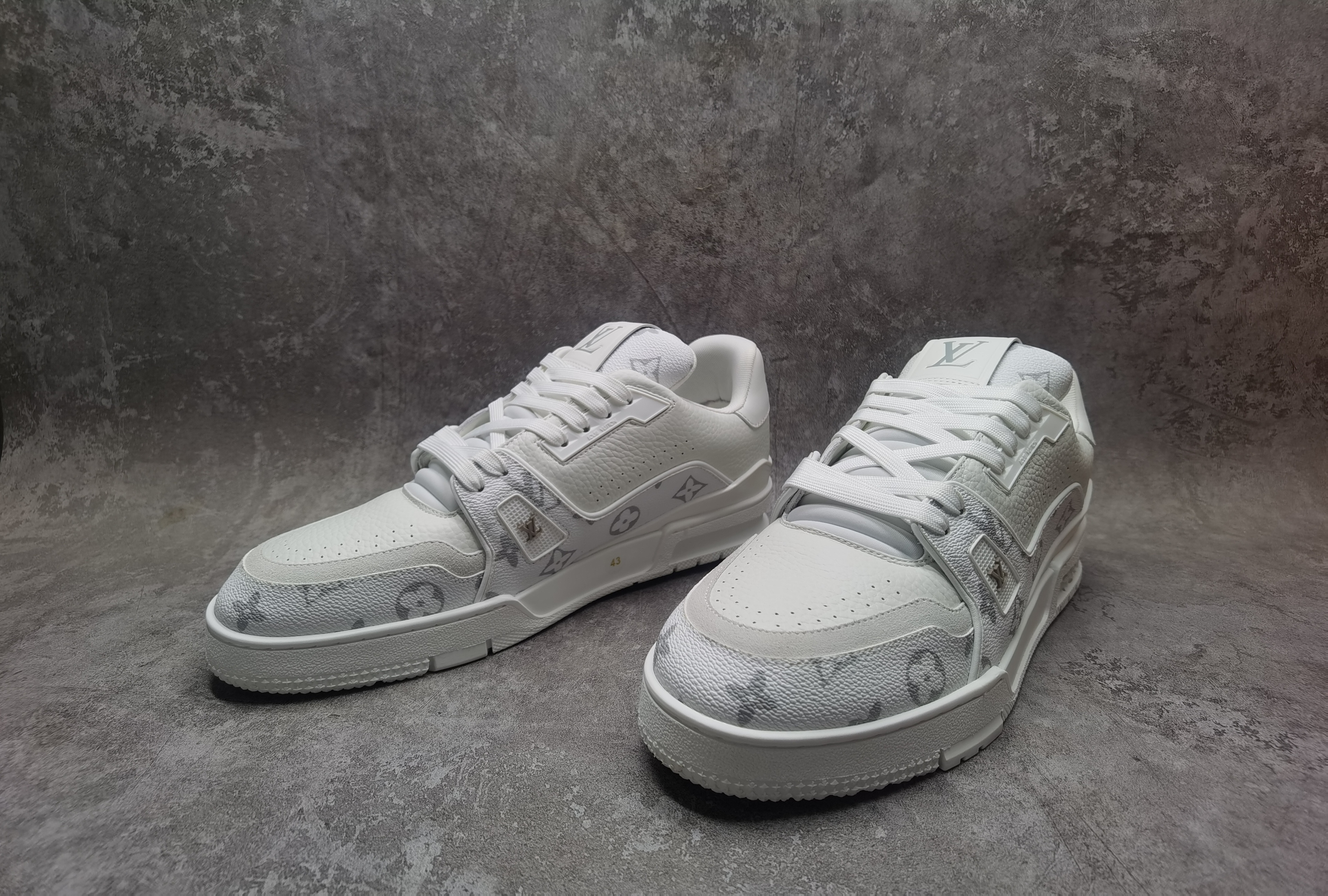 UA LV Trainer Sneaker