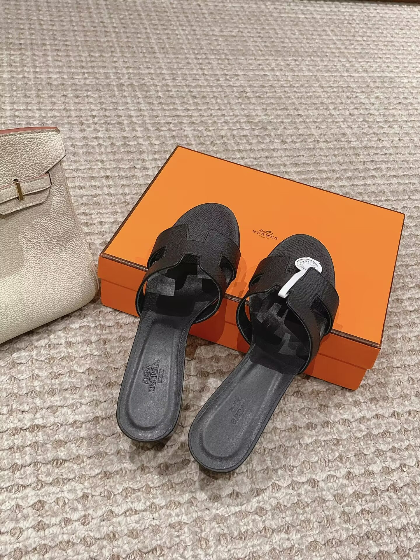UA Hermès Oasis sandal